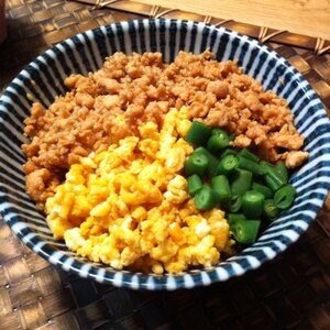 生姜風味で食欲アップ！鶏そぼろごはん